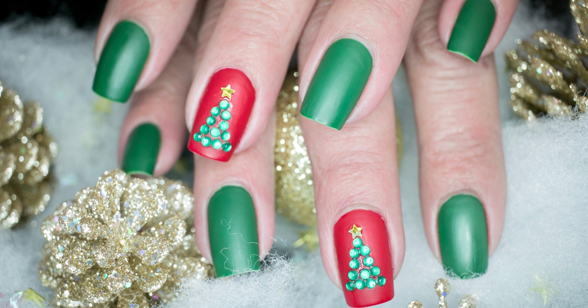 Top Christmas Nail Art Designs for 2025: Festive & Fun! 4 Festive Christmas Tree Nail Art