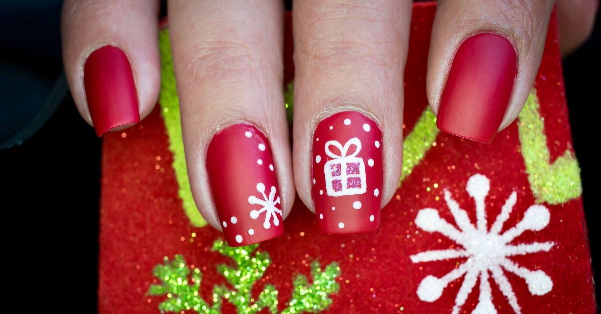 Top Christmas Nail Art Designs for 2025: Festive & Fun! 7 Red Christmas Gift Nail Art