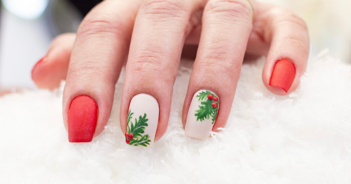 Red and Green Christmas Nail Art Red and Green Christmas Nail Art